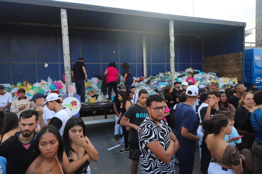 sindicatos-do-abc-arrecadam-140-toneladas-de-alimentos-no-1o-de-maio