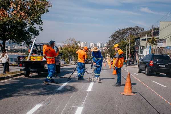 S.Bernardo implementa cinco quilômetros de faixa azul na avenida 31 de março s.bernardo-implementa-cinco-quilometros-de-faixa-azul-na-avenida-31-de-marco
