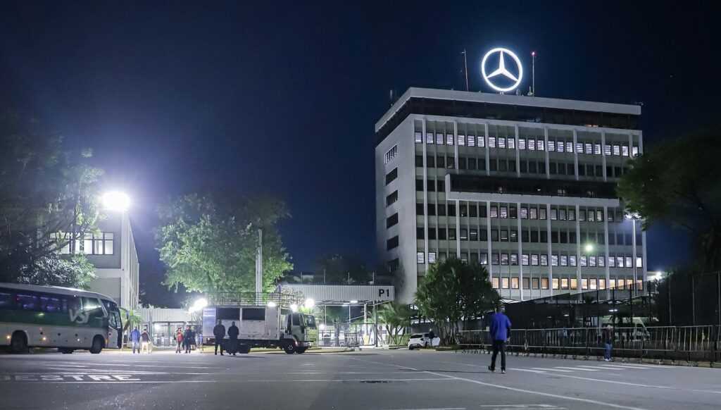 Trabalhadores na Mercedes-Benz, em São Bernardo, conquistam reajuste salarial de 7% trabalhadores-na-mercedes-benz,-em-sao-bernardo,-conquistam-reajuste-salarial-de-7%