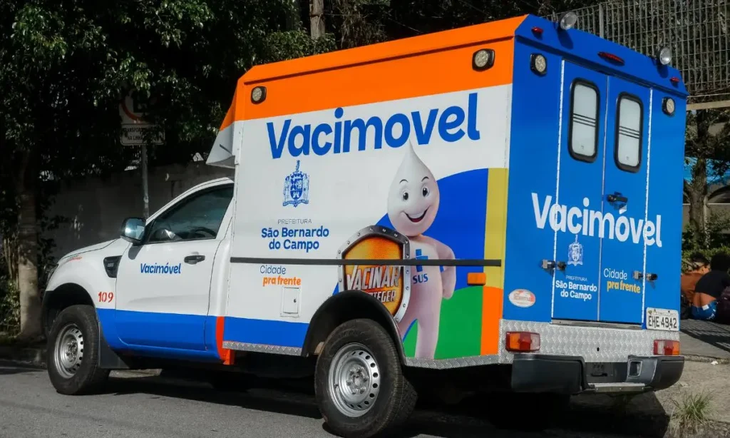 vacimovel-imuniza-contra-a-gripe-na-praca-da-matriz,-em-sao-bernardo,-nesta-quarta-feira