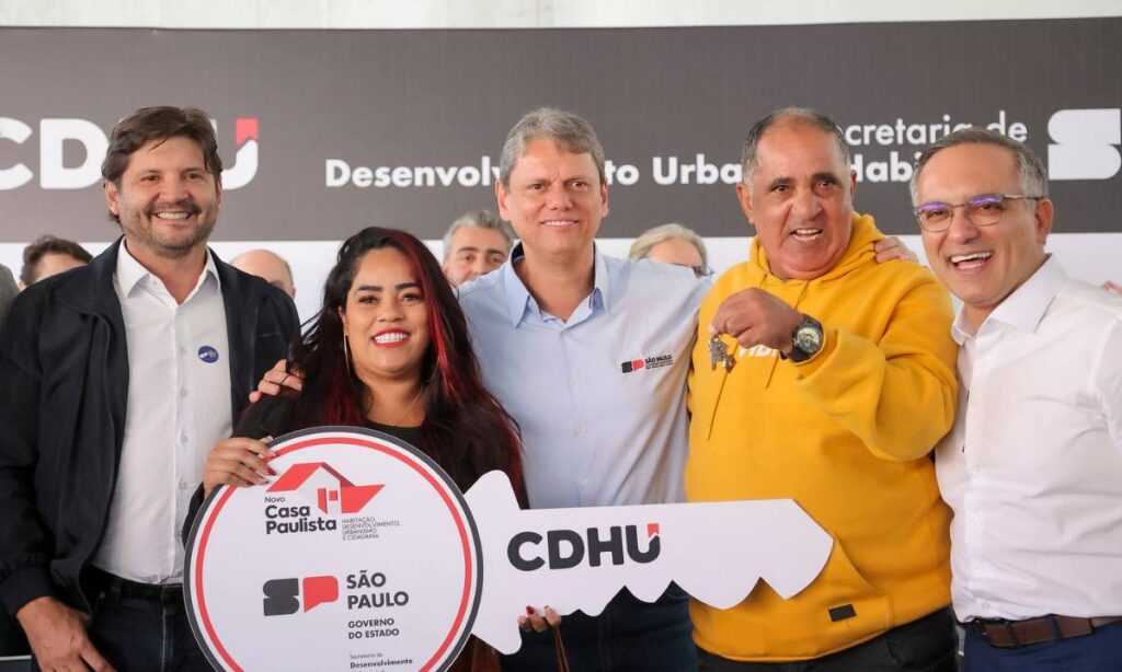 Tarcísio e Marcelo Lima entregam conjunto habitacional com 120 unidades em São Bernardo tarcisio-e-marcelo-lima-entregam-conjunto-habitacional-com-120-unidades-em-sao-bernardo