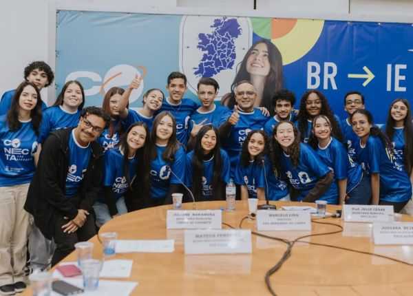 Alunos da rede pública de São Bernardo embarcam para intercâmbio na Irlanda nesta sexta (4) estudantes-da-rede-publica-de-sao-bernardo-embarcam-para-intercambio-na-irlanda-nesta-sexta-(4)