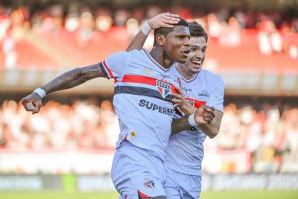 São Paulo vence Fluminense por 3 x 1 e alcança quatro jogos sem perder sao-paulo-vence-fluminense-por-3-x-1-e-alcanca-quatro-jogos-sem-perder
