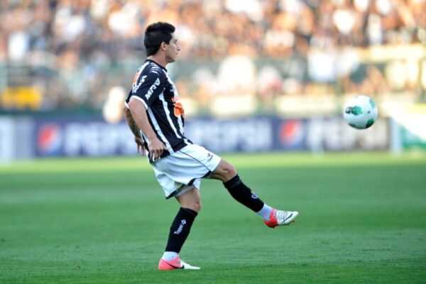 Ex-artilheiro do Galo reprova ações do elenco atual: “Honramos camisa” ex-artilheiro-do-galo-reprova-acoes-do-elenco-atual:-“honramos-camisa”