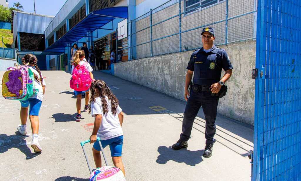 São Bernardo reforça segurança escolar com GCM em todas as unidades sao-bernardo-reforca-seguranca-escolar-com-gcm-em-todas-as-unidades