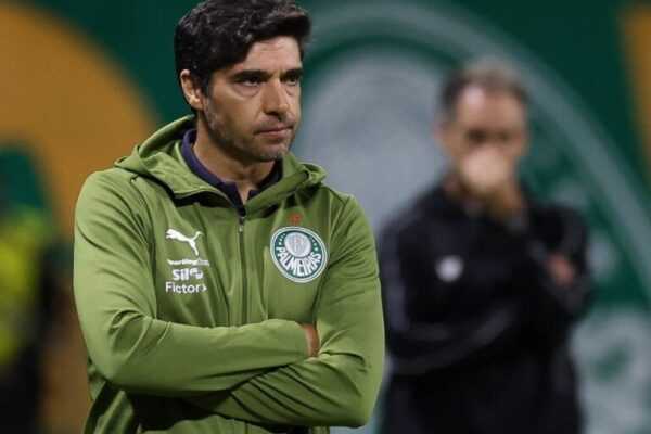 Abel Ferreira critica calendário apertado do futebol brasileiro. Veja abel-ferreira-critica-calendario-apertado-do-futebol-brasileiro.-veja