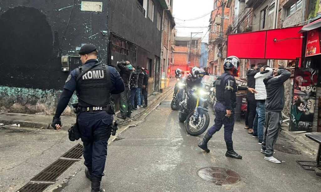 Operação Azul Marinho apreende drogas, arma e dinheiro em dia de ação conjunta de GCMs em Diadema operacao-azul-marinho-apreende-drogas,-arma-e-dinheiro-em-dia-de-acao-conjunta-de-gcms-em-diadema