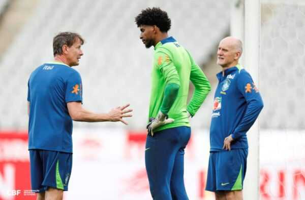 Vídeo: Seleção Brasileira faz último treino antes de confrontar o Japão video:-selecao-brasileira-faz-ultimo-treino-antes-de-enfrentar-o-japao