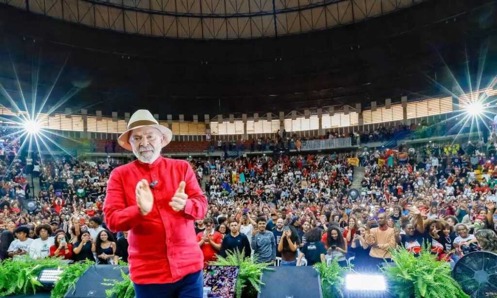Lula anuncia em São Bernardo meta de universalizar o Pé-de-Meia lula-anuncia-em-sao-bernardo-meta-de-universalizar-o-pe-de-meia