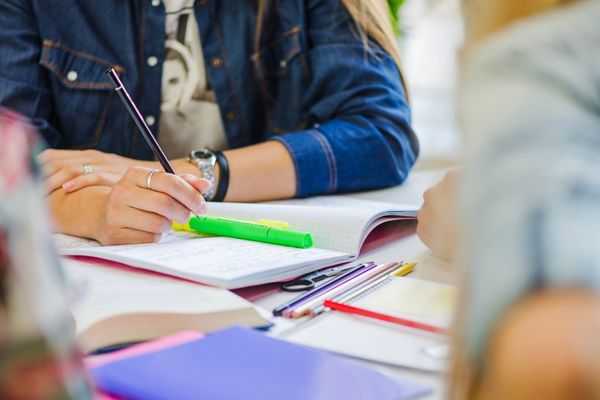 Ensino médio diminui vagas à noite; governo diz seguir demanda mas Apeoesp contesta ensino-medio-reduz-vagas-a-noite;-governo-diz-seguir-demanda-mas-apeoesp-contesta