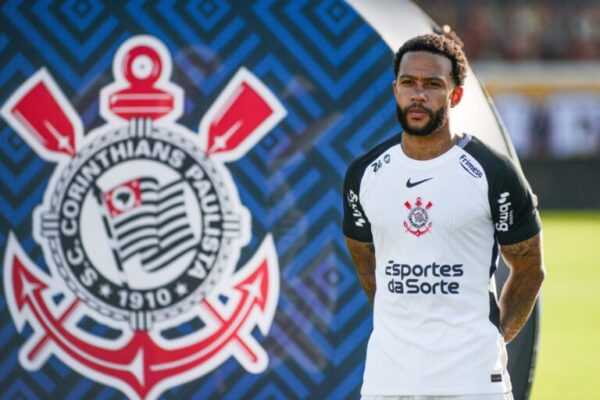 Depois de três meses, Memphis Depay volta a marcar gol através do Corinthians apos-tres-meses,-memphis-depay-volta-a-marcar-gol-pelo-corinthians