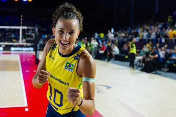 Esportista brasileira é eleita a segunda melhor jogadora de vôlei do mundo atleta-brasileira-e-eleita-a-segunda-melhor-jogadora-de-volei-do-mundo