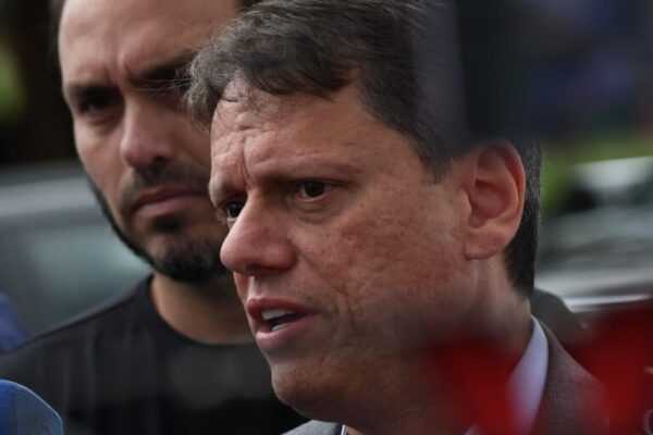 Tarcísio evidencia o que Bolsonaro falou da candidatura de Ronaldo Caiado tarcisio-revela-o-que-bolsonaro-disse-da-candidatura-de-ronaldo-caiado