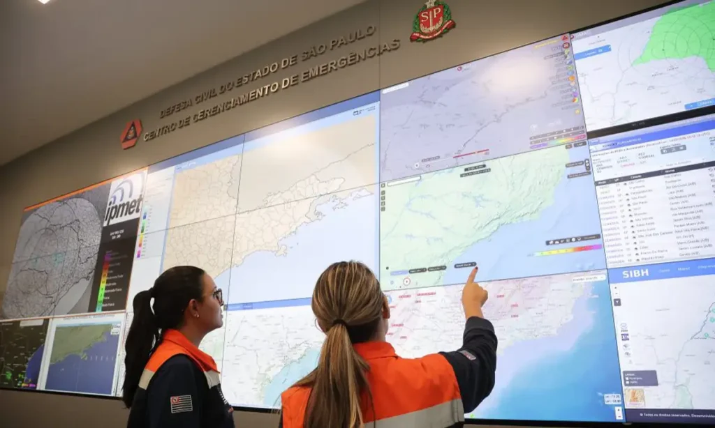 Frente fria traz temporais e coloca São Paulo em alerta máximo até quarta-feira frente-fria-traz-temporais-e-coloca-sao-paulo-em-alerta-maximo-ate-quarta-feira