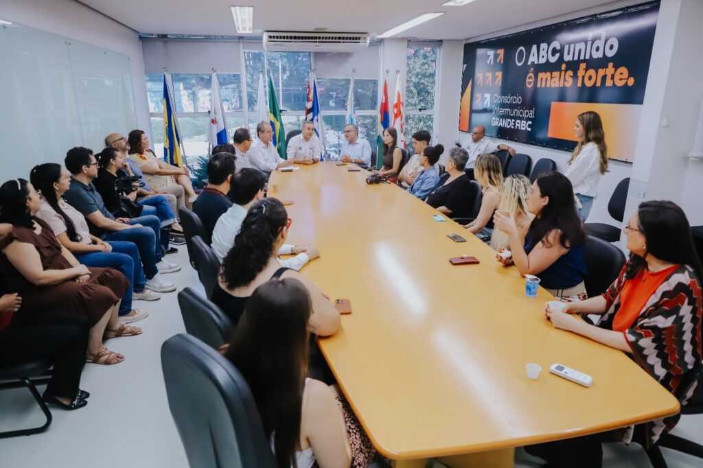 presidente-do-consorcio-abc-reune-equipe-para-formalizar-transicao-com-sequencia-nos-projetos