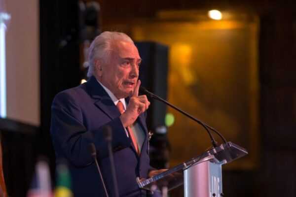 Michel Temer anuncia apoio a Flávio Bolsonaro no 2º turno michel-temer-anuncia-apoio-a-flavio-bolsonaro-no-2o-turno