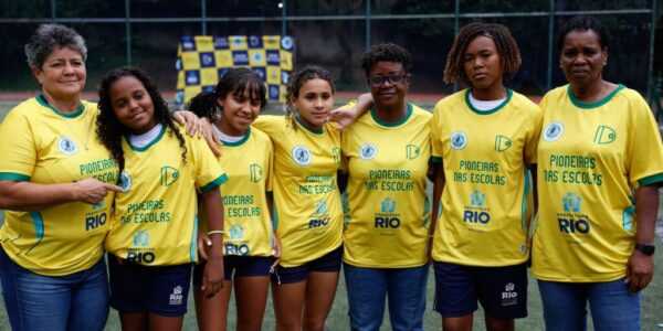 Ex-jogadoras da seleção de futebol incentivam alunas em escolas do Rio ex-jogadoras-da-selecao-de-futebol-incentivam-alunas-em-escolas-do-rio